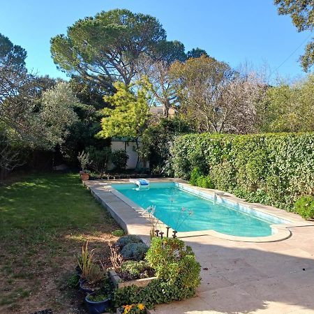 Studio Charmant Et Calme Villeneuve Les Avignon Entree Et Cour Independantes Climatisation Piscine Parking מראה חיצוני תמונה