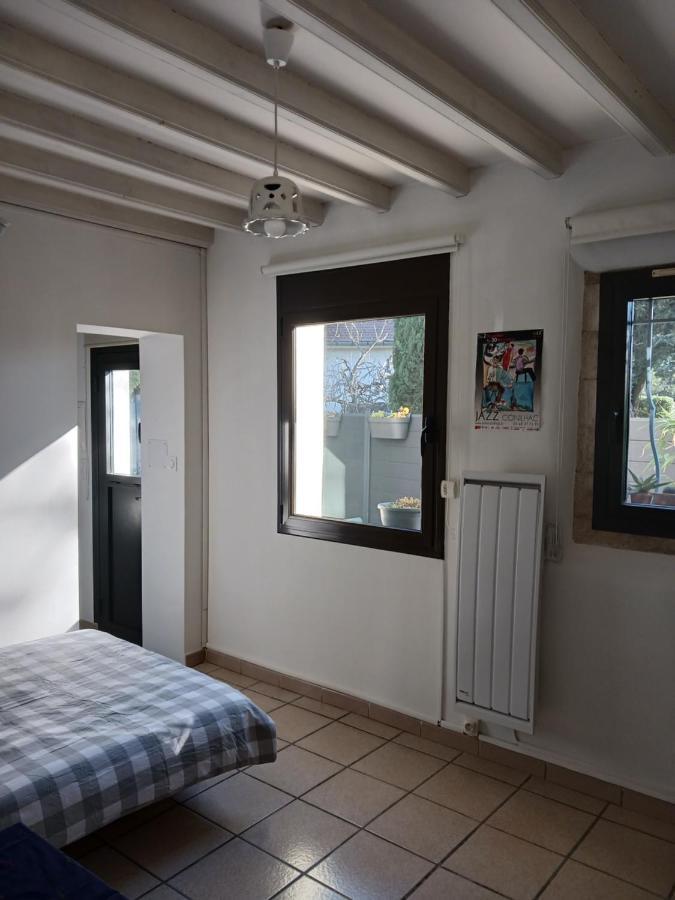 Studio Charmant Et Calme Villeneuve Les Avignon Entree Et Cour Independantes Climatisation Piscine Parking מראה חיצוני תמונה