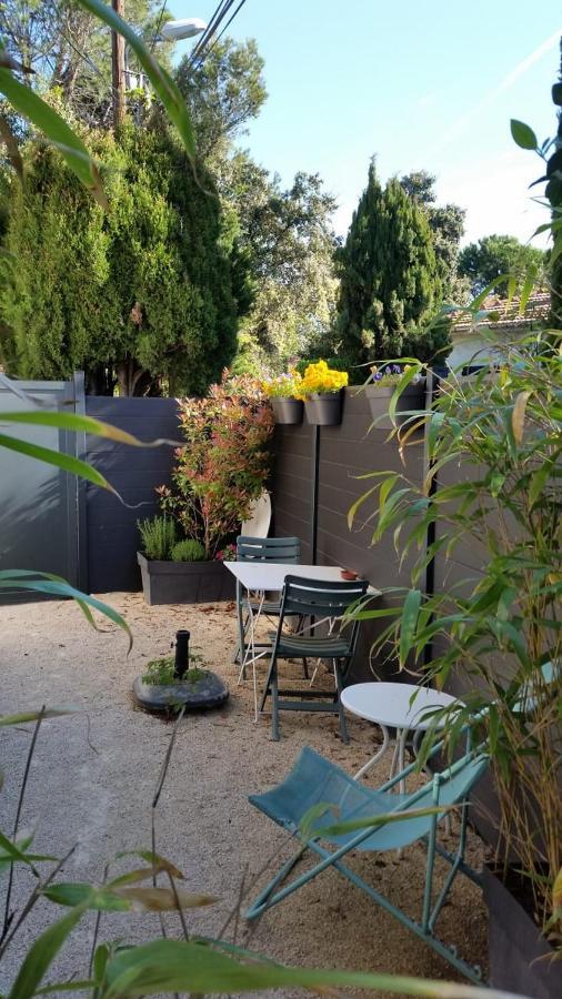 Studio Charmant Et Calme Villeneuve Les Avignon Entree Et Cour Independantes Climatisation Piscine Parking מראה חיצוני תמונה
