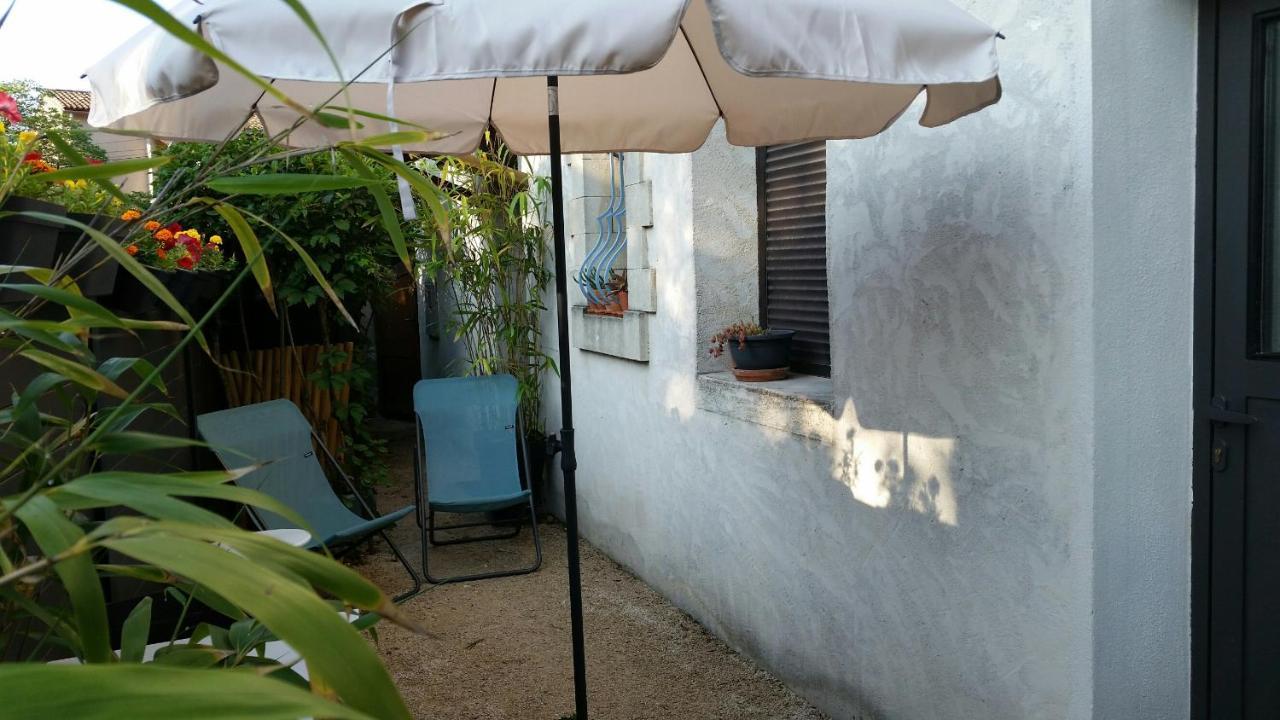 Studio Charmant Et Calme Villeneuve Les Avignon Entree Et Cour Independantes Climatisation Piscine Parking מראה חיצוני תמונה