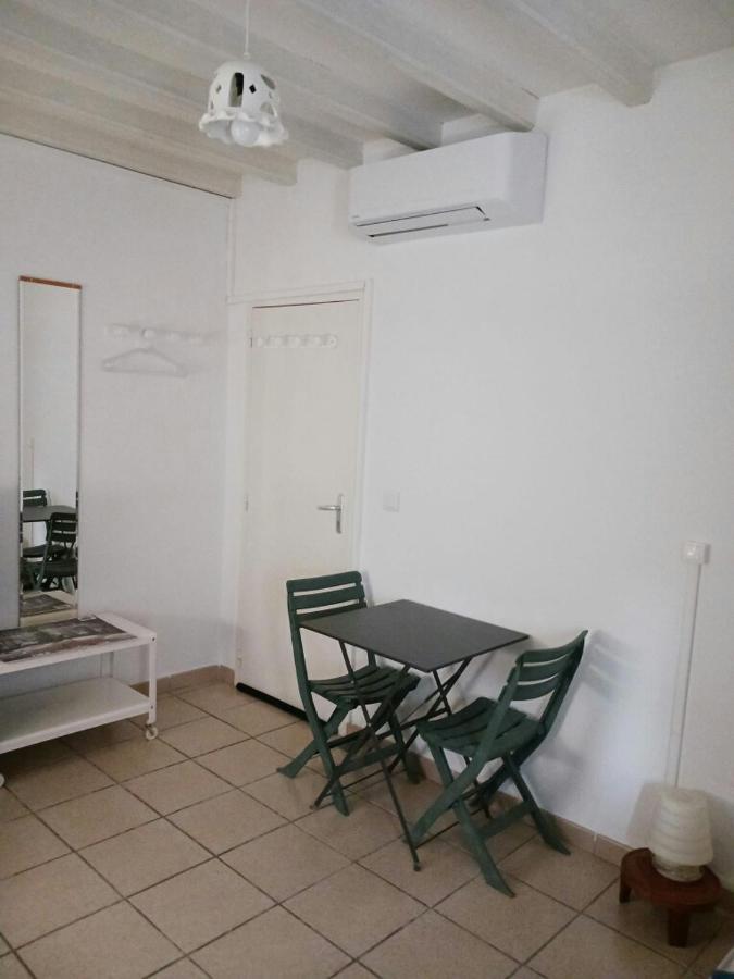 Studio Charmant Et Calme Villeneuve Les Avignon Entree Et Cour Independantes Climatisation Piscine Parking מראה חיצוני תמונה